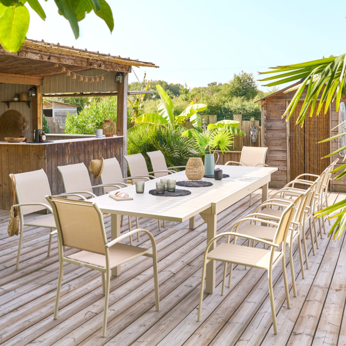 Ensemble table de jardin extensible + 12 fauteuils empilables PIAZZA Argile